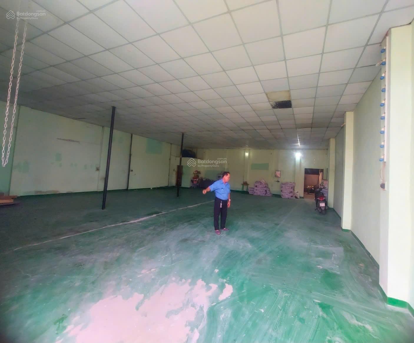 Cho thuê kho, xưởng 250m giá 18tr/tháng, hẻm Lê Trọng Tấn