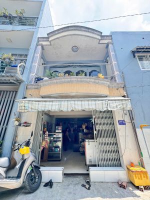 Nhà vị trí đẹp, hẻm 5m thông tứ phía, thuận tiện mua bán, kinh doanh.